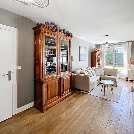 Rez-de-chaussee, Proche Apartment Jullouville-les-Pins