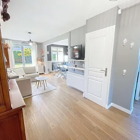 Rez-de-chaussee, Proche - Fr-1-361-575 Lägenhet