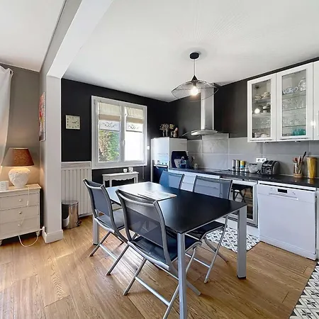 Rez-de-chaussee, Proche - Fr-1-361-575 Lägenhet