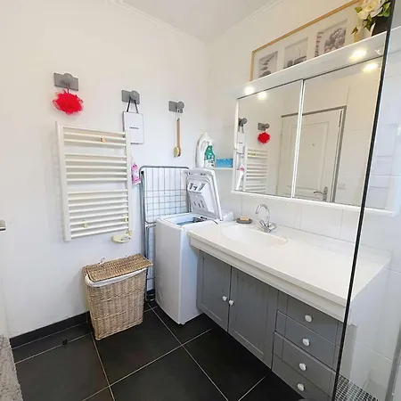 Rez-de-chaussee, Proche - Fr-1-361-575 Lägenhet