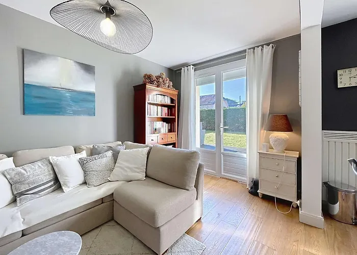 Rez-de-chaussee, Proche - Fr-1-361-575 Apartment