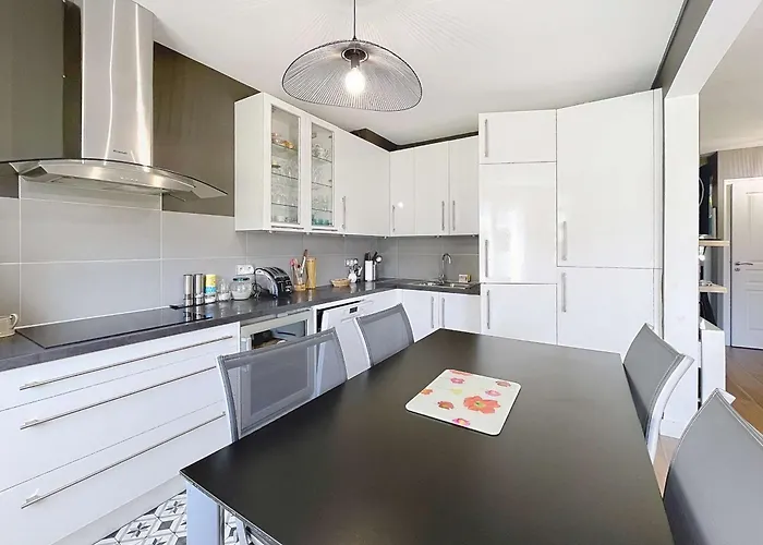 Rez-de-chaussee, Proche - Fr-1-361-575 * Jullouville-les-Pins