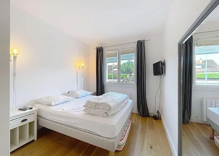 Rez-de-chaussee, Proche - Fr-1-361-575 Lägenhet