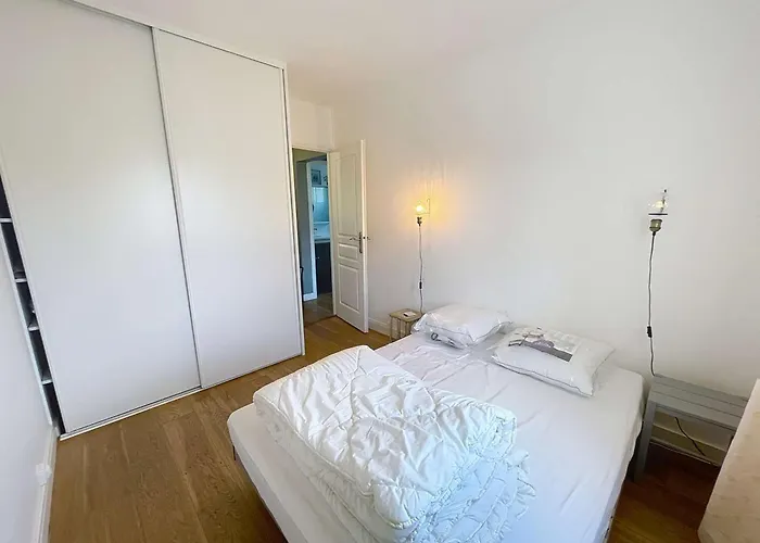 Rez-de-chaussee, Proche - Fr-1-361-575 * Jullouville-les-Pins